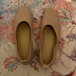 Everlane The Italian Leather Day Glove in Beige Flats